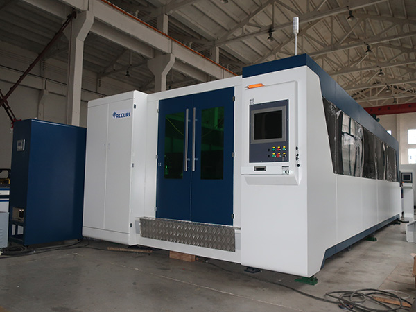 Автомат для резки листа лазера волокна таблицы крупного плана 2500w